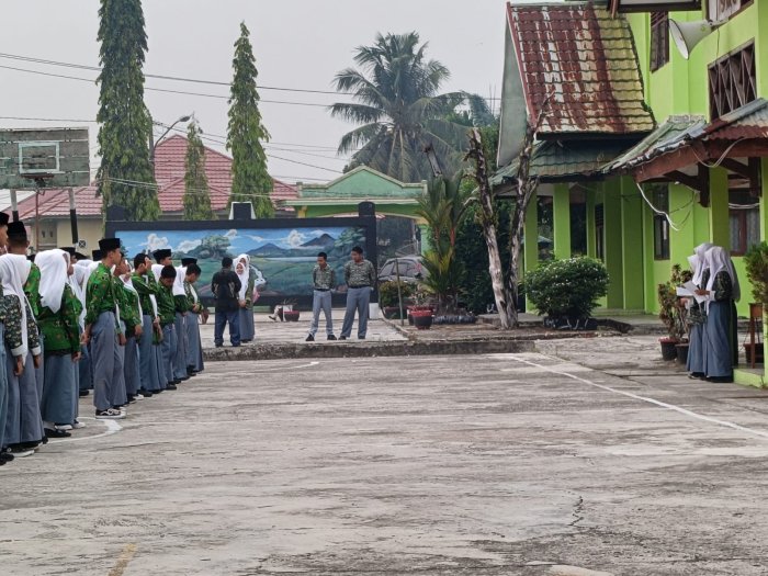 OSIM MAN 1 Sarolangun Pimpin Sholawat Pagi Hari