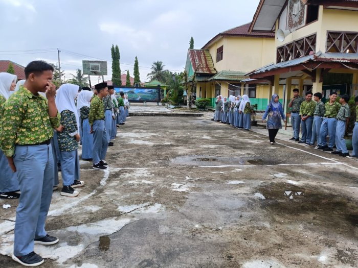 Apel Pagi MAN 1 Sarolangun Dimulai dengan Sholawat