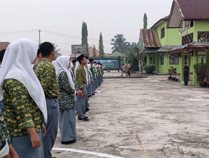 Waka Kesiswaan Tekankan Pentingnya Disiplin Siswa Waka Kesiswaan Tekankan Pentingnya Disiplin Siswa
