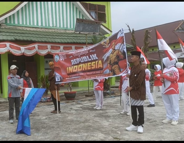 Kepala MAN 1 Sarolangun Lepas Kontingen Pawai Karnaval Semarak HUT ke-81 RI Kepala MAN 1 Sarolangun Lepas Kontingen Pawai Karnaval Semarak HUT ke-81 RI