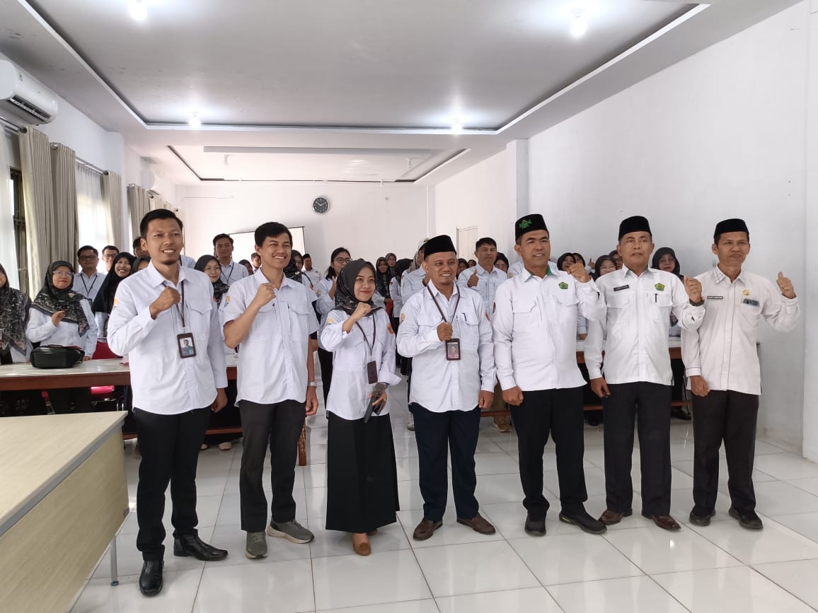 PEMBUKAAN KEGIATAN PROGRAM PENGABDIAN MASYARAKAT (PPM) PROGRAM STUDI PENDIDIKAN FISIKA UNJA DI MAN 1 SAROLANGUN
