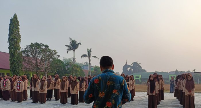 Waka Kesiswaan MAN 1 Sarolangun Tekankan Disiplin Siswa Waka Kesiswaan MAN 1 Sarolangun Tekankan Disiplin Siswa