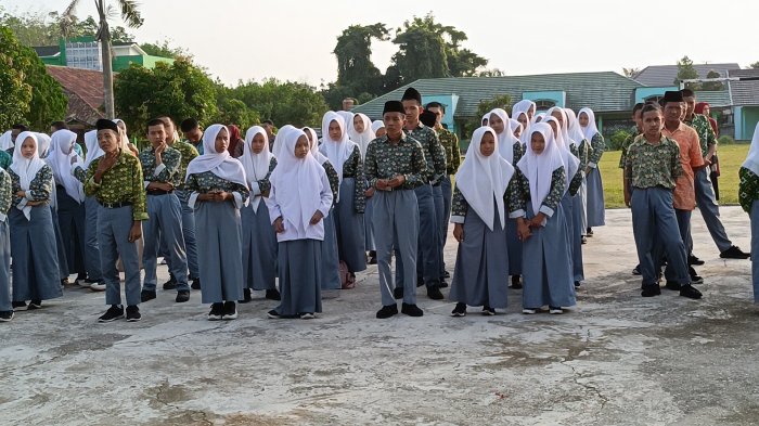 Solawat Pada Apel Pagi MAN 1 Sarolangun Solawat Pada Apel Pagi MAN 1 Sarolangun