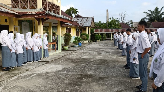 MAN 1 Sarolangun Gelar Sholawat Pagi Menumbuhkan Karakter Religius Siswa MAN 1 Sarolangun Gelar Sholawat Pagi Menumbuhkan Karakter Religius Siswa