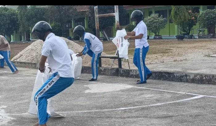Lomba Lari Helm Karung Gemparkan Suasana MAN 1 Sarolangun Lomba Lari Helm Karung Gemparkan Suasana MAN 1 Sarolangun