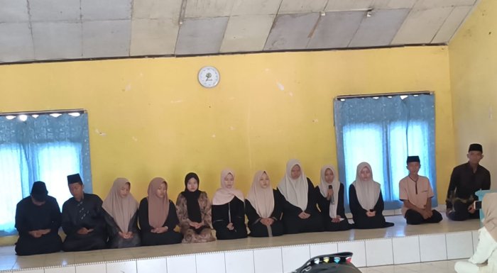 Gema Sholawat Siswa Kelas XA MAN 1 Sarolangun Meriahkan Peringatan 1 Muharram 1448 H Gema Sholawat Siswa Kelas XA MAN 1 Sarolangun Meriahkan Peringatan 1 Muharram 1448 H